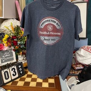 SMITH & WESSON MEN'S VINTAGE SIGN GRAPHIC T-SHIRT
